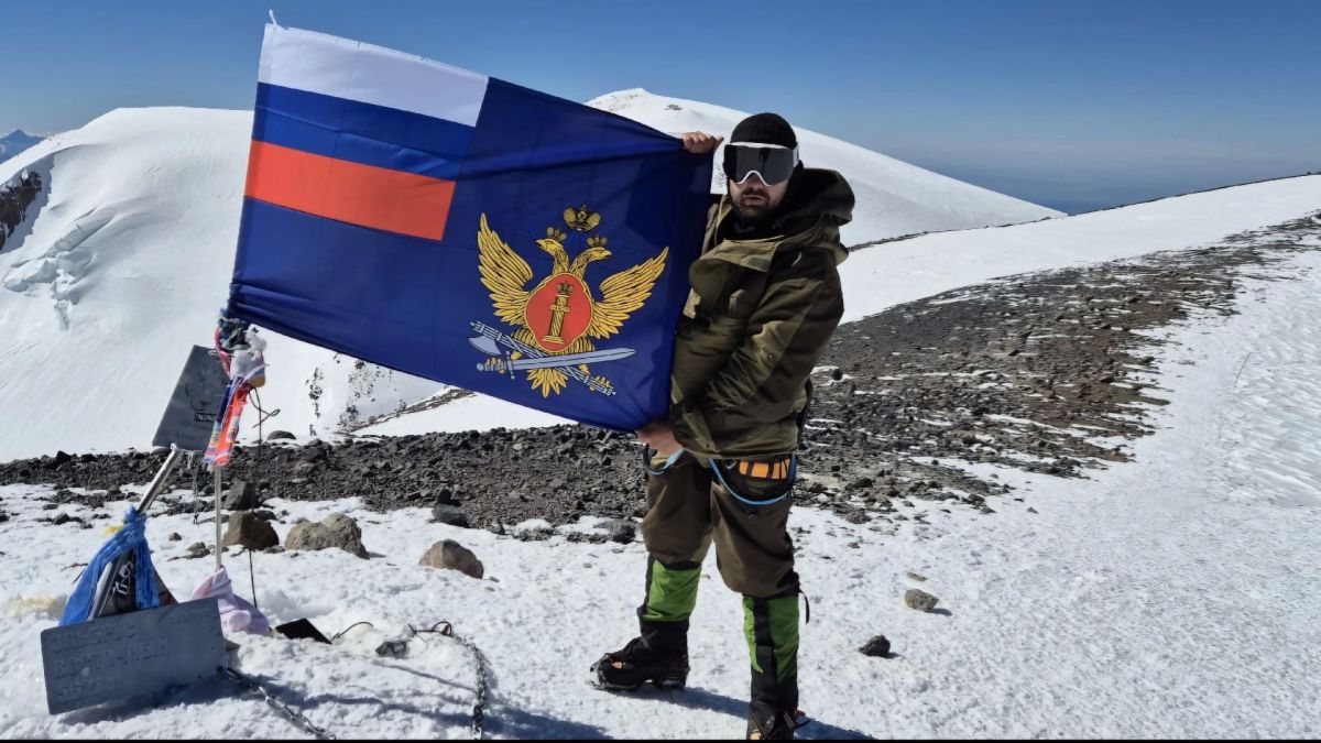 Заместитель начальника УФСИН России по Курской области полковник внутренней службы Сергей Козлов совершил парное восхождение на Эльбрус Заместитель начальника УФСИН России по Курской области полковник внутренней службы Сергей Козлов совершил парное восхождение на Эльбрус