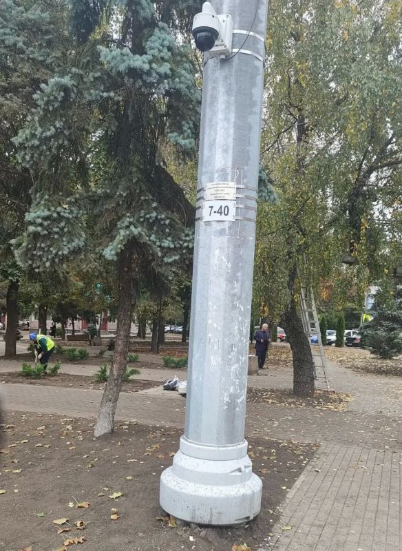 Друзья, в рамках поручений губернатора Александра Хинштецна, сегодня приступили к масштабной очистке нашего города от незаконной рекламы Друзья, в рамках поручений губернатора Александра Хинштецна, сегодня приступили к масштабной очистке нашего города от незаконной рекламы