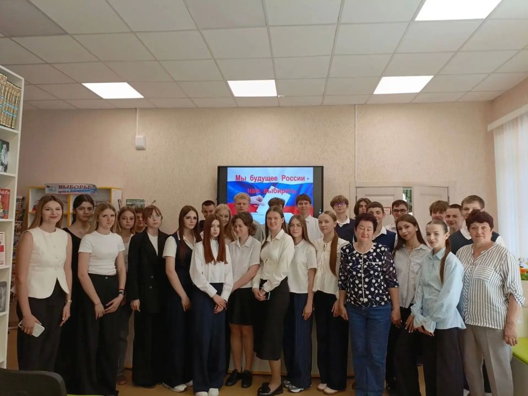 «Мы — будущее, нам выбирать» «Мы — будущее, нам выбирать»