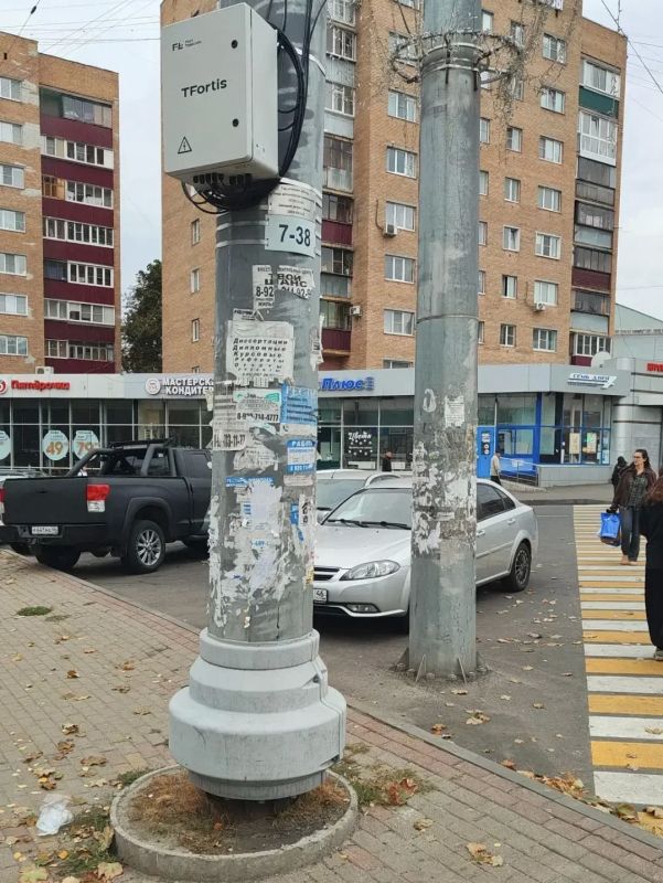 Друзья, в рамках поручений губернатора Александра Хинштецна, сегодня приступили к масштабной очистке нашего города от незаконной рекламы Друзья, в рамках поручений губернатора Александра Хинштецна, сегодня приступили к масштабной очистке нашего города от незаконной рекламы