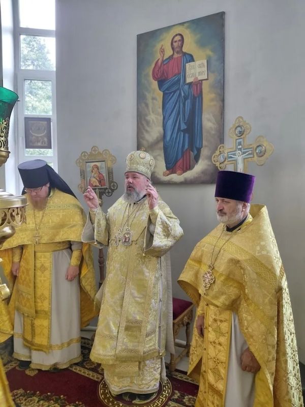 В день перенесения мощей святого благоверного князя Александра Невского епископ Железногорский и Льговский Паисий возглавил Литургию в конышевском храме, носящем имя великого заступника земли Русской В день перенесения мощей святого благоверного князя Александра Невского епископ Железногорский и Льговский Паисий возглавил Литургию в конышевском храме, носящем имя великого заступника земли Русской