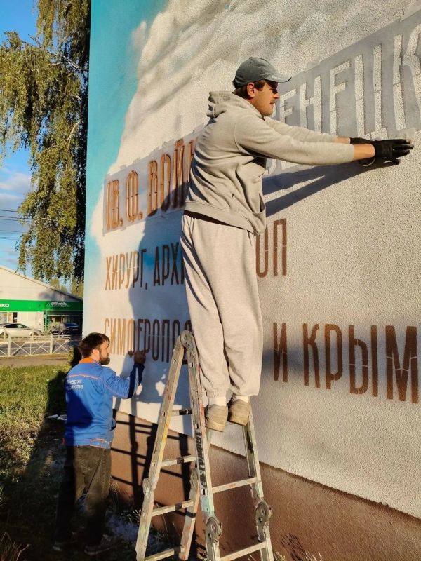 В Фатеже появился мурал в честь святителя Луки Крымского В Фатеже появился мурал в честь святителя Луки Крымского