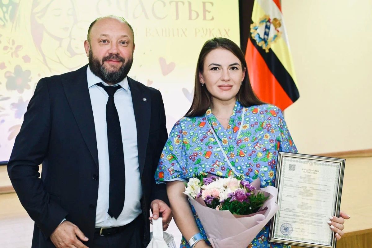 В областном перинатальном центре торжественно поздравили женщин, недавно ставших матерями В областном перинатальном центре торжественно поздравили женщин, недавно ставших матерями