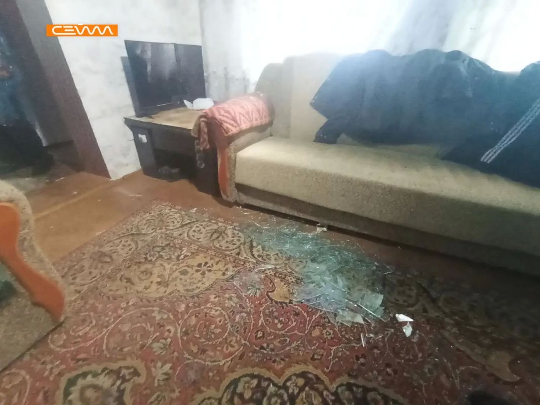 В Курске волонтёры помогают жителям домов, повреждённых при ночной атаке ВСУ В Курске волонтёры помогают жителям домов, повреждённых при ночной атаке ВСУ