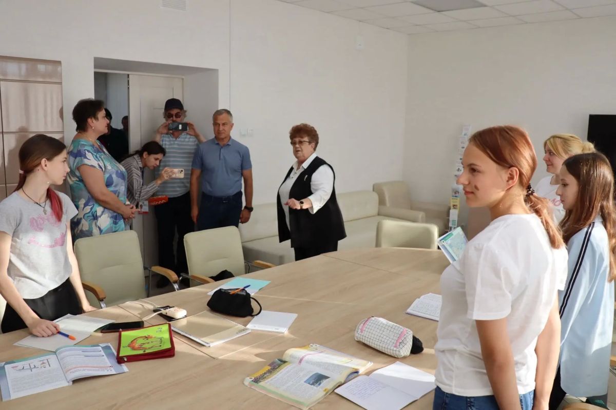В ходе рабочей поездки в Поныровский район первый заместитель губернатора - председатель Правительства Курской области Александр Чепик ознакомился с работой Центра «Семья» В ходе рабочей поездки в Поныровский район первый заместитель губернатора - председатель Правительства Курской области Александр Чепик ознакомился с работой Центра «Семья»