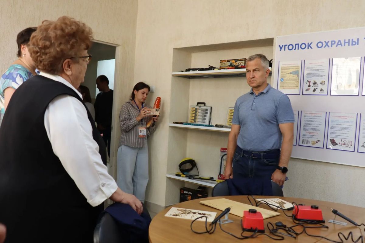 В ходе рабочей поездки в Поныровский район первый заместитель губернатора - председатель Правительства Курской области Александр Чепик ознакомился с работой Центра «Семья» В ходе рабочей поездки в Поныровский район первый заместитель губернатора - председатель Правительства Курской области Александр Чепик ознакомился с работой Центра «Семья»