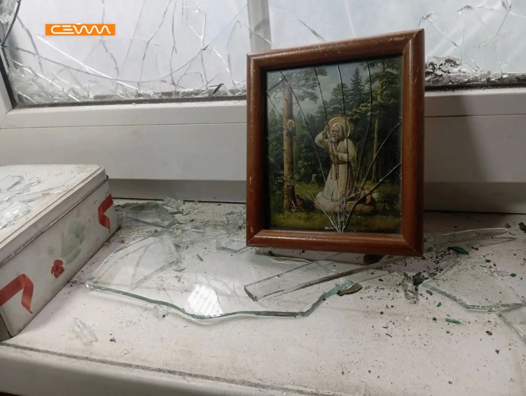 В Курске волонтёры помогают жителям домов, повреждённых при ночной атаке ВСУ В Курске волонтёры помогают жителям домов, повреждённых при ночной атаке ВСУ