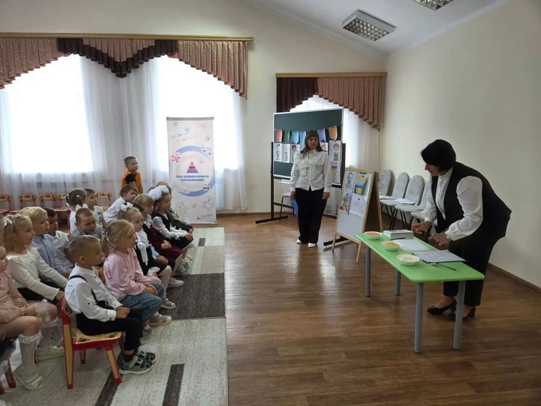 В МКДОУ "Детский сад г.Фатежа "Золотой ключик" для подготовительных к школе групп стартовал проект "Орлята - дошколята" В МКДОУ "Детский сад г.Фатежа "Золотой ключик" для подготовительных к школе групп стартовал проект "Орлята - дошколята"
