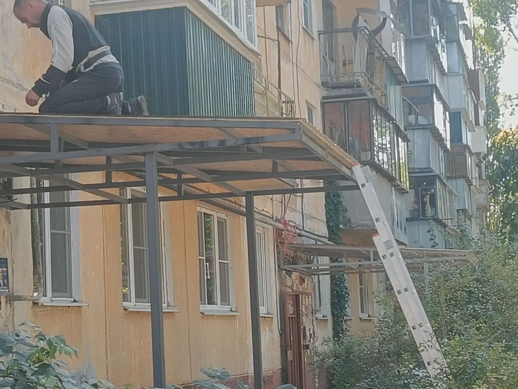 В ходе рассмотрения обращения жителей многоквартирного дома № 1А по ул. Парковая г. Курска государственной жилищной инспекцией Курской области в адрес ООО УК «ПАРКОВАЯ» было объявлено предостережение о замене козырька при...