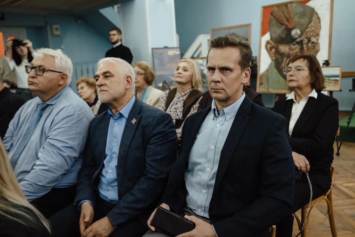 В Курске презентовали книгу к 75-летию экс-губернатора Михайлова В Курске презентовали книгу к 75-летию экс-губернатора Михайлова