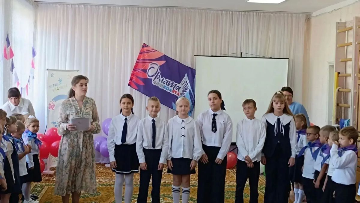 Дружба - один из главных компонентов программы "Орлята России", дети учатся дружить, слушать друг друга, договариваться, помогать и принимать помощь Дружба - один из главных компонентов программы "Орлята России", дети учатся дружить, слушать друг друга, договариваться, помогать и принимать помощь