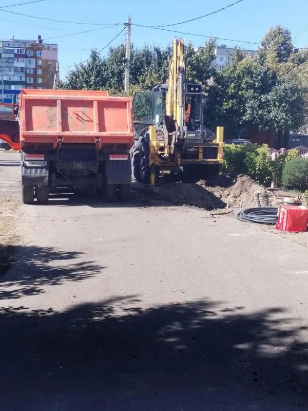 В Курске в районе Краснополянских переулков протягивают новый водопровод В Курске в районе Краснополянских переулков протягивают новый водопровод