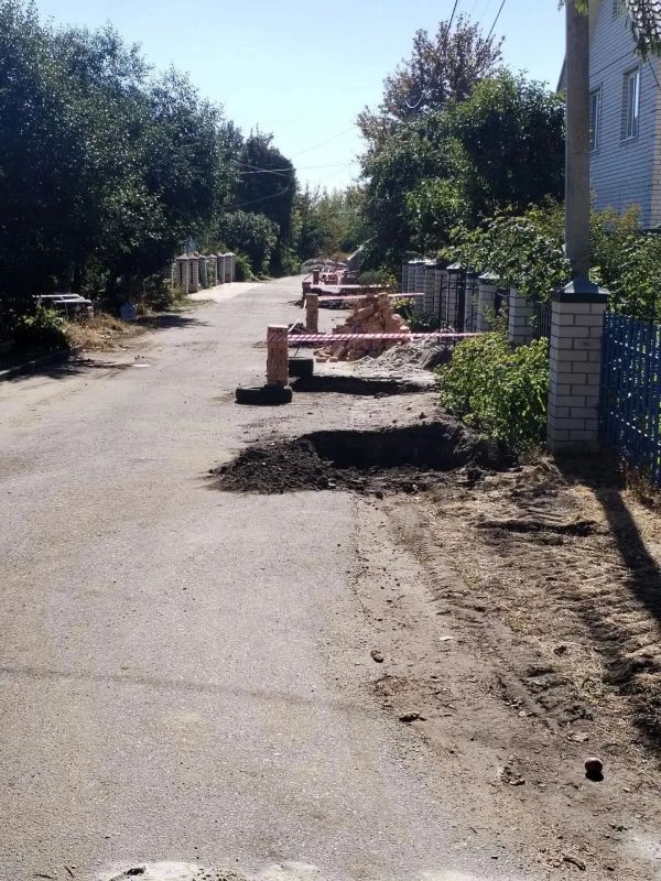 В Курске в районе Краснополянских переулков протягивают новый водопровод В Курске в районе Краснополянских переулков протягивают новый водопровод
