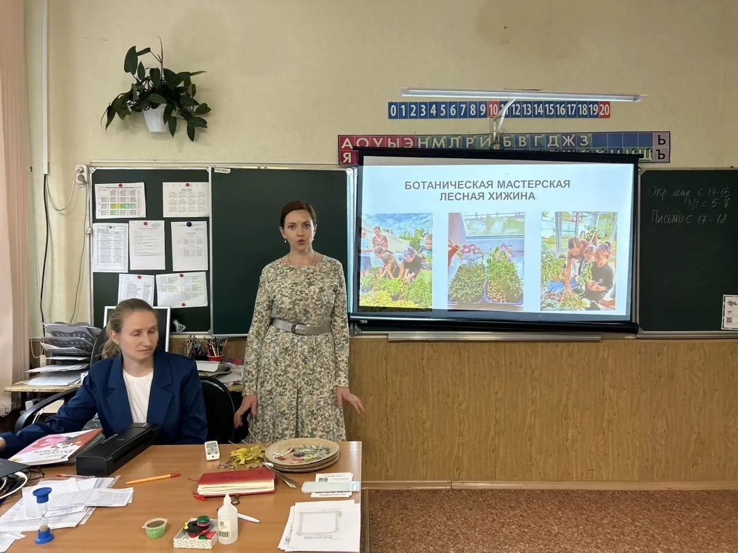 Курских школьников научили собирать гербарий и делать закладки с сухоцветами Курских школьников научили собирать гербарий и делать закладки с сухоцветами