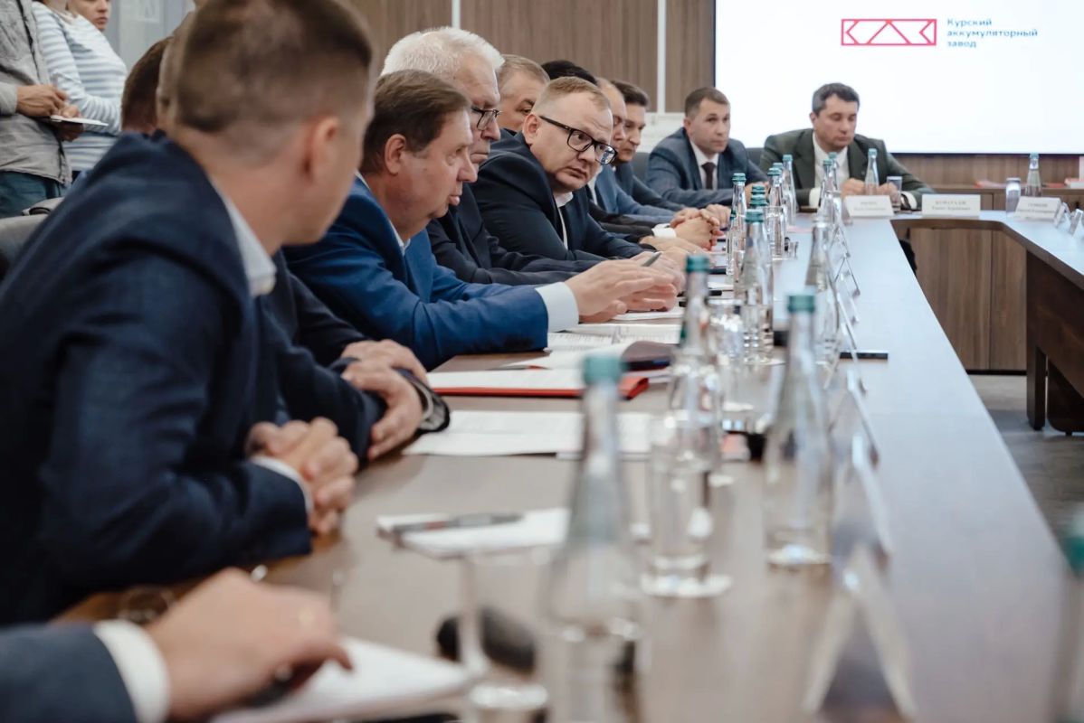 Александр Хинштейн: На площадке Курского аккумуляторного завода провели очередное заседание Совета по промышленности Курской области Александр Хинштейн: На площадке Курского аккумуляторного завода провели очередное заседание Совета по промышленности Курской области