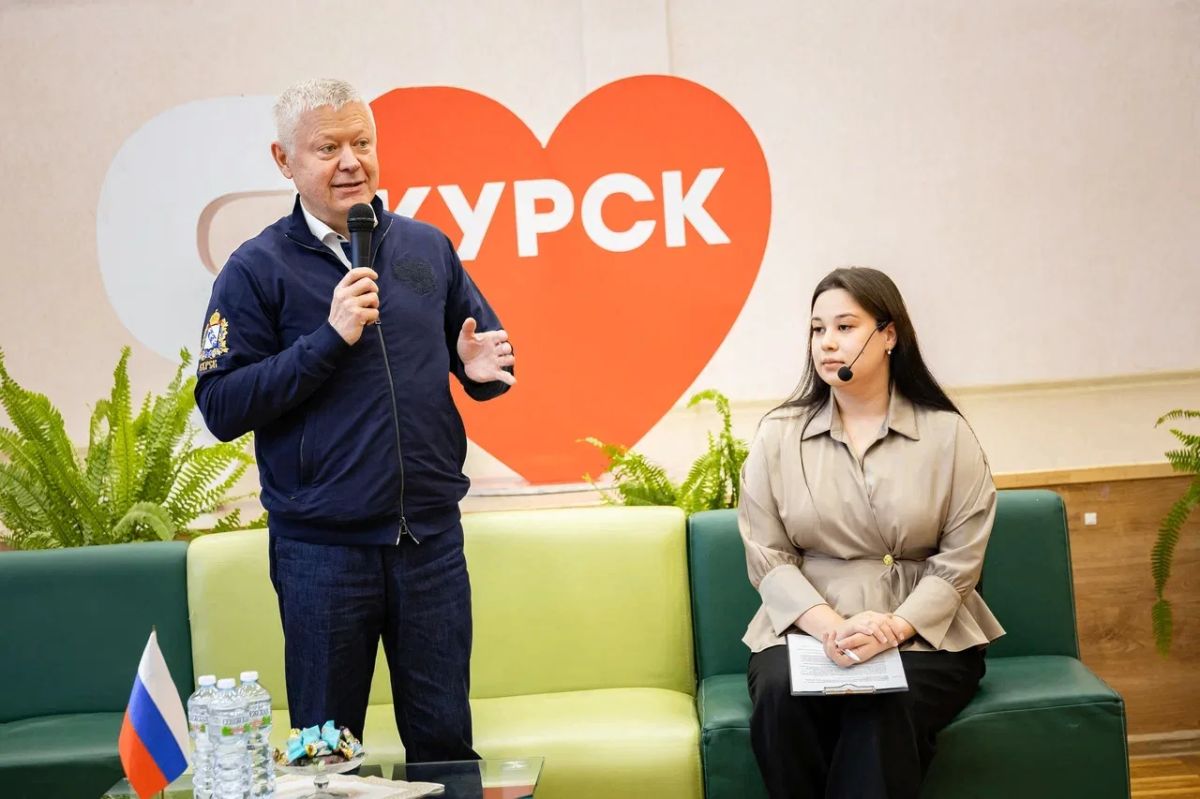 В школе №54 обновили мурал в честь событий на Курской дуге В школе №54 обновили мурал в честь событий на Курской дуге