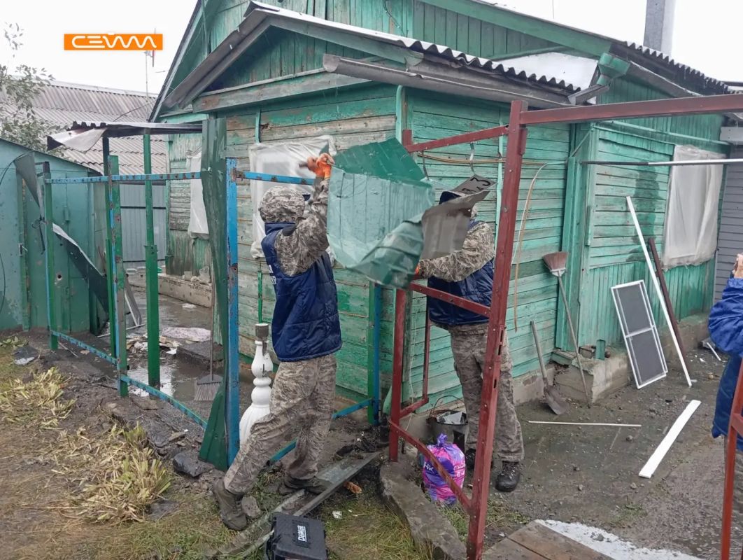В Курске волонтёры помогают жителям домов, повреждённых при ночной атаке ВСУ В Курске волонтёры помогают жителям домов, повреждённых при ночной атаке ВСУ