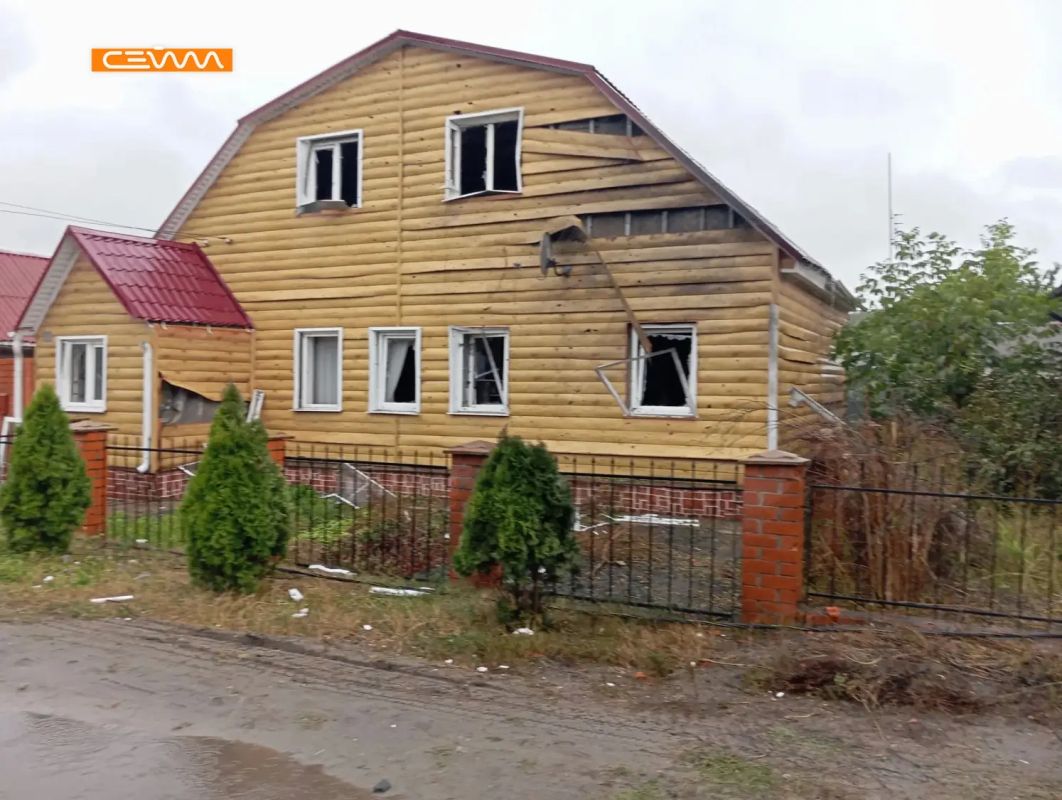 В Курске волонтёры помогают жителям домов, повреждённых при ночной атаке ВСУ В Курске волонтёры помогают жителям домов, повреждённых при ночной атаке ВСУ