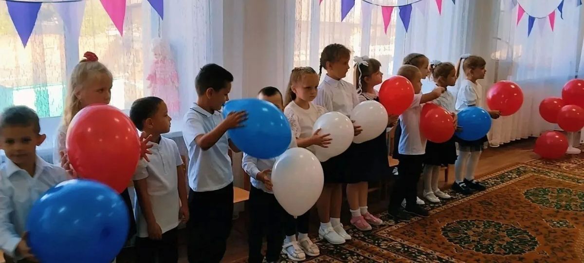 Дружба - один из главных компонентов программы "Орлята России", дети учатся дружить, слушать друг друга, договариваться, помогать и принимать помощь Дружба - один из главных компонентов программы "Орлята России", дети учатся дружить, слушать друг друга, договариваться, помогать и принимать помощь