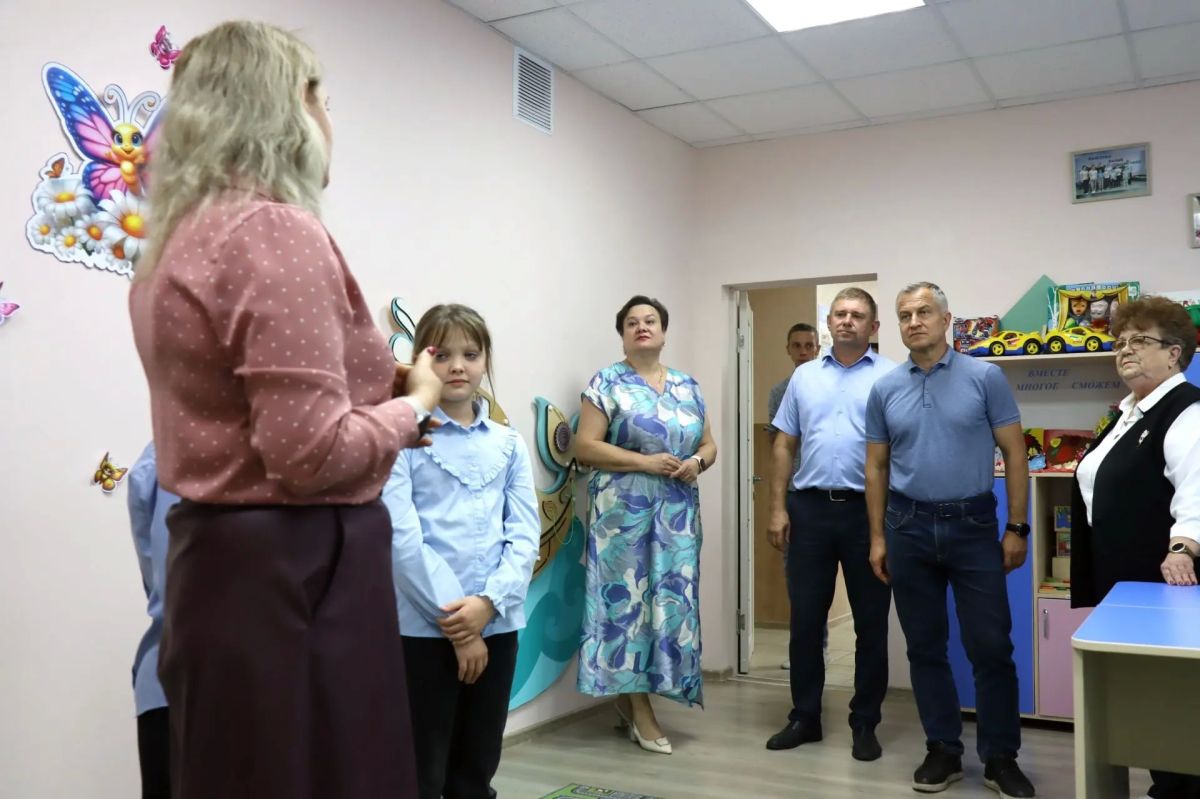 В ходе рабочей поездки в Поныровский район первый заместитель губернатора - председатель Правительства Курской области Александр Чепик ознакомился с работой Центра «Семья» В ходе рабочей поездки в Поныровский район первый заместитель губернатора - председатель Правительства Курской области Александр Чепик ознакомился с работой Центра «Семья»
