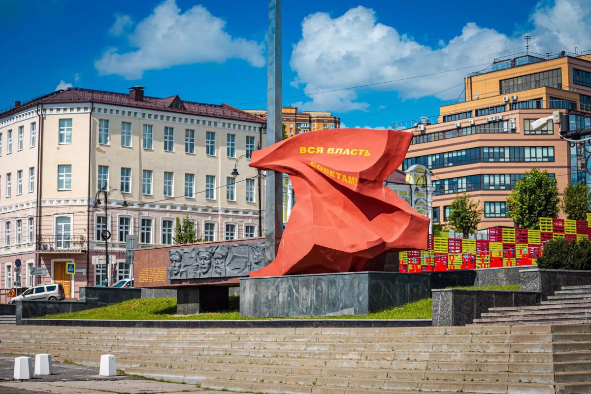 Городской пейзаж – это не только архитектура и улицы, но и художественные детали, которые создают особую атмосферу и узнаваемый облик города Городской пейзаж – это не только архитектура и улицы, но и художественные детали, которые создают особую атмосферу и узнаваемый облик города