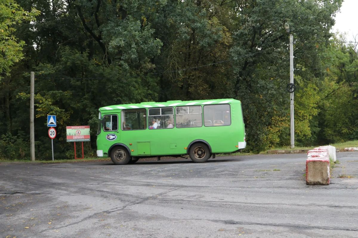 В поселке Халино сотрудники Минтранса провели проверку работы общественного транспорта В поселке Халино сотрудники Минтранса провели проверку работы общественного транспорта