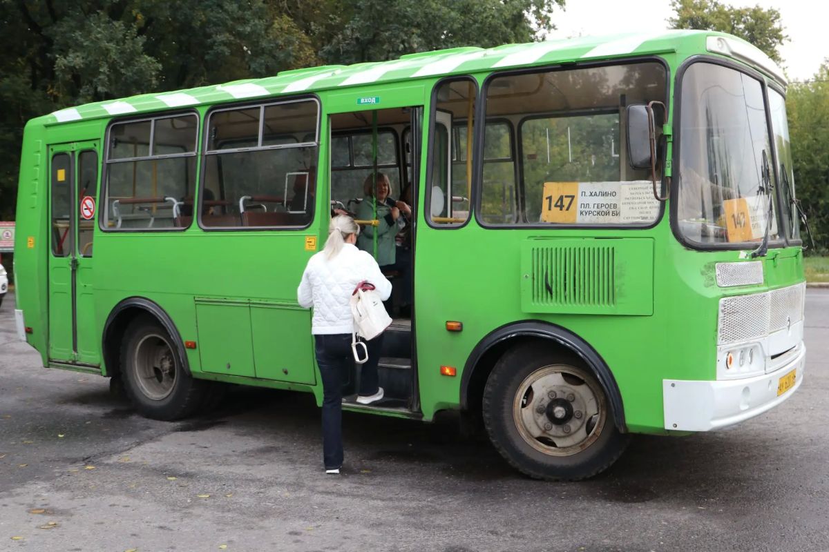 В поселке Халино сотрудники Минтранса провели проверку работы общественного транспорта В поселке Халино сотрудники Минтранса провели проверку работы общественного транспорта
