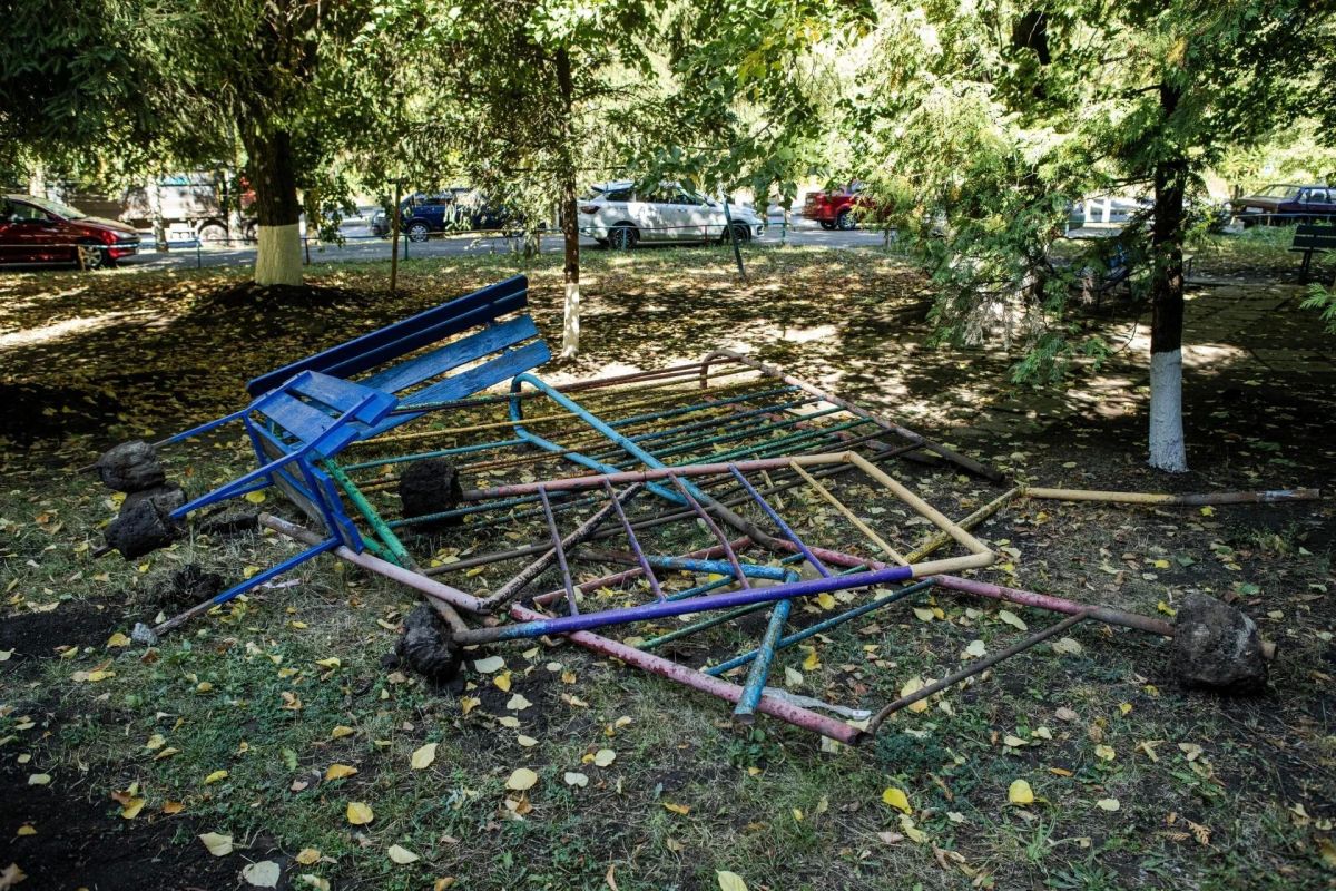 В Курске устанавливают новые детские площадки В Курске устанавливают новые детские площадки