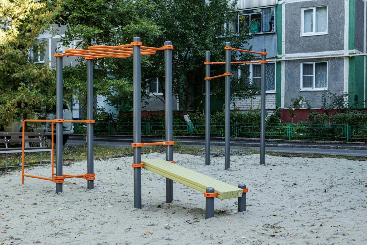 В Курске обустраивают детские площадки В Курске обустраивают детские площадки