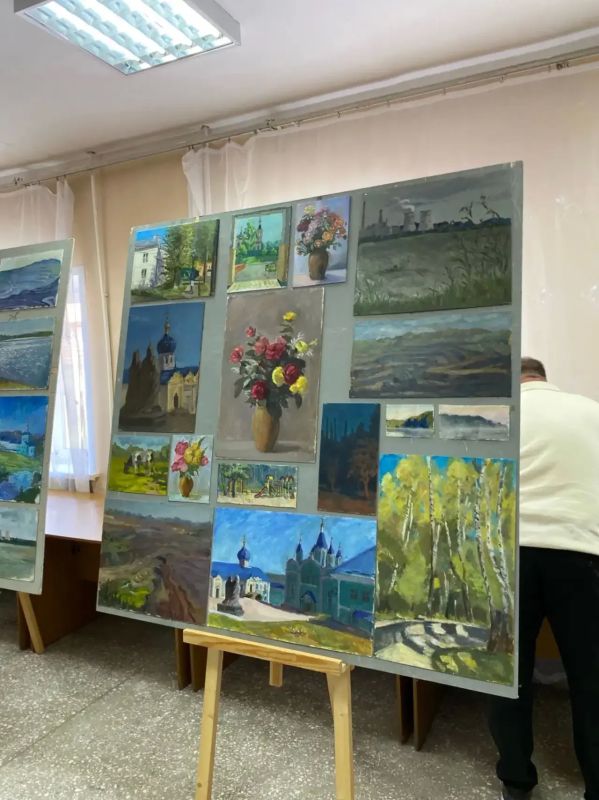 Выставка работ участников XX Международного конкурса-пленэра открылась в Железногорском художественном колледже имени А.А. Дейнеки Выставка работ участников XX Международного конкурса-пленэра открылась в Железногорском художественном колледже имени А.А. Дейнеки