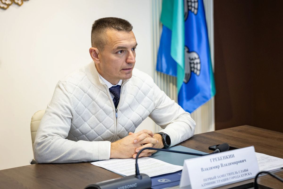 Первый заместитель главы администрации города Владимир Гребенкин и председатель КГС Надежда Пономарева встретились с участниками XIV международного пленэра художников «Курск — соловьиного края столица» Первый заместитель главы администрации города Владимир Гребенкин и председатель КГС Надежда Пономарева встретились с участниками XIV международного пленэра художников «Курск — соловьиного края столица»