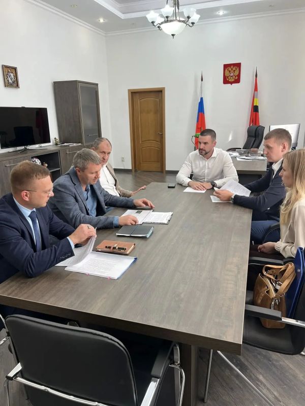 Состоялась рабочая встреча министра градостроительной политики, имущественных и земельных отношений Курской области Дмитрия Савина с представителями общества с ограниченной ответственностью "ЛУЧ"