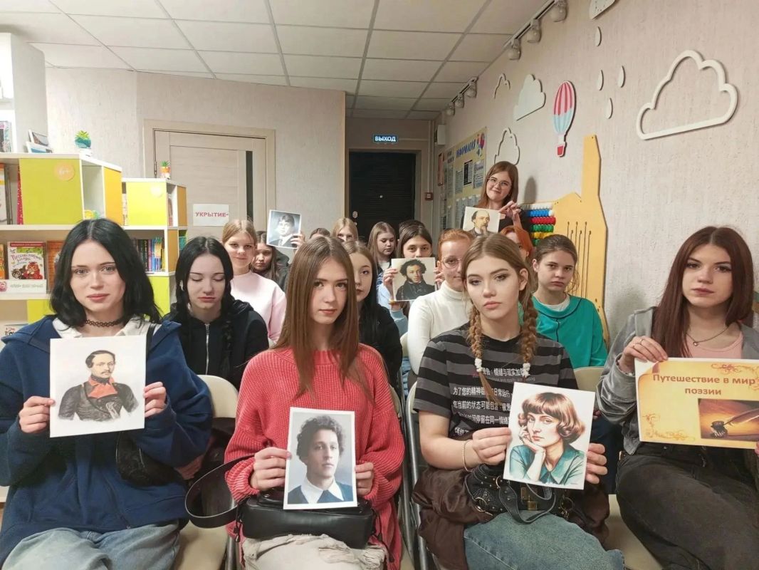 В библиотеке-филиале № 3 состоялась литературно-поэтическая программа «Творцы и их шедевры», посвященная жизни и творчеству великих русских поэтов: Александра Пушкина, Михаила Лермонтова, Николая Некрасова, Александра Блока... В библиотеке-филиале № 3 состоялась литературно-поэтическая программа «Творцы и их шедевры», посвященная жизни и творчеству великих русских поэтов: Александра Пушкина, Михаила Лермонтова, Николая Некрасова, Александра Блока...