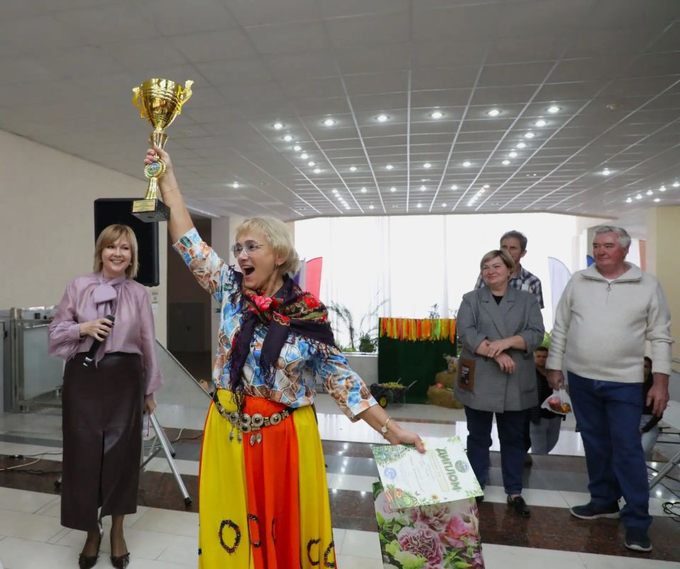 Сегодня знакомим вас с ещё одними участниками ярмарки-дегустации «УДача» — командой ЦОРО Сегодня знакомим вас с ещё одними участниками ярмарки-дегустации «УДача» — командой ЦОРО