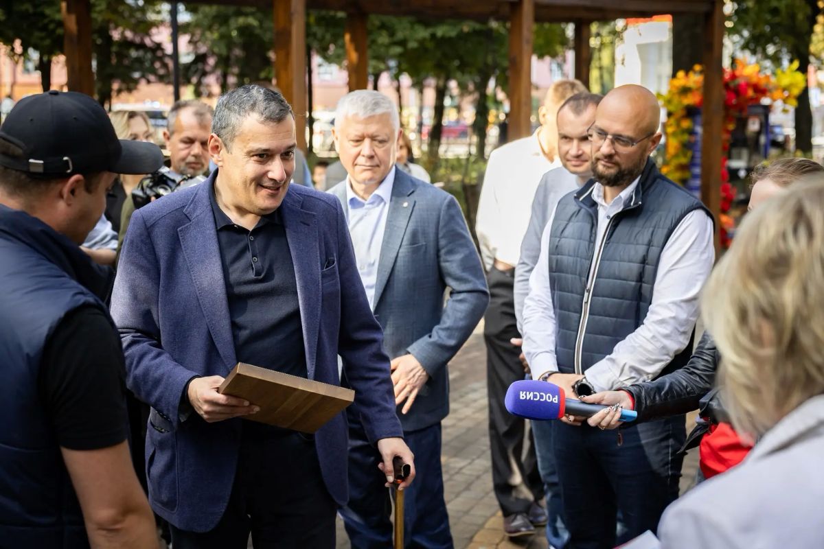 Сегодня вместе с губернатором Александром Хинштейном мы продолжаем преображать Курск Сегодня вместе с губернатором Александром Хинштейном мы продолжаем преображать Курск