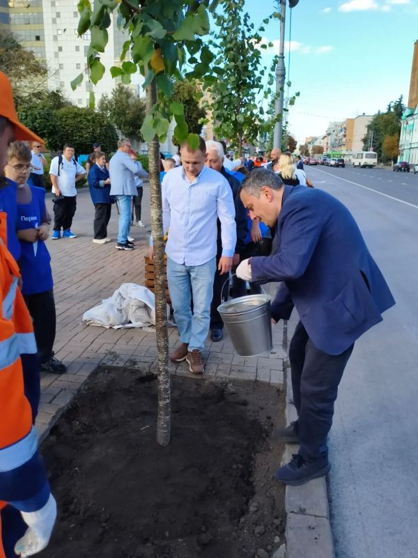 В Курске продолжают благоустраивать улицу Ленина В Курске продолжают благоустраивать улицу Ленина