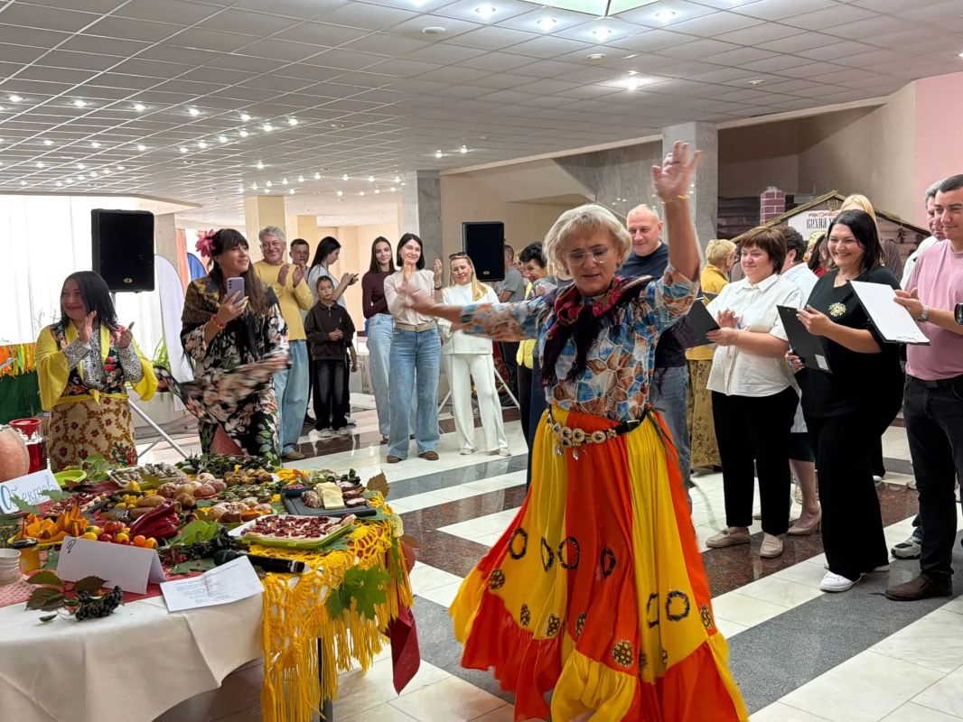 Сегодня знакомим вас с ещё одними участниками ярмарки-дегустации «УДача» — командой ЦОРО Сегодня знакомим вас с ещё одними участниками ярмарки-дегустации «УДача» — командой ЦОРО