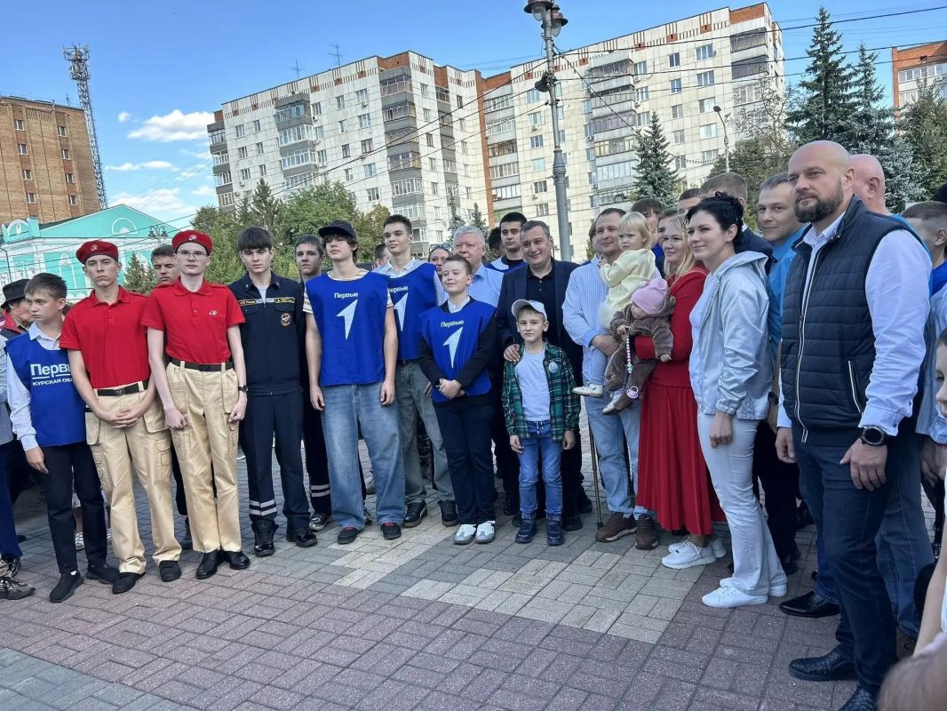 Главную улицу Курска украсили липами Главную улицу Курска украсили липами