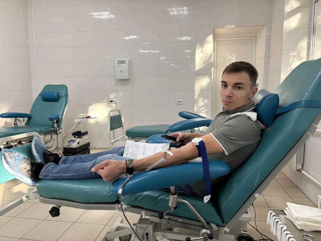 Партийцы начали утро с посещения станции переливания крови Партийцы начали утро с посещения станции переливания крови