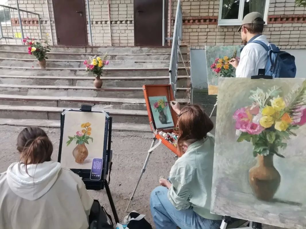 Выставка работ участников XX Международного конкурса-пленэра открылась в Железногорском художественном колледже имени А.А. Дейнеки Выставка работ участников XX Международного конкурса-пленэра открылась в Железногорском художественном колледже имени А.А. Дейнеки