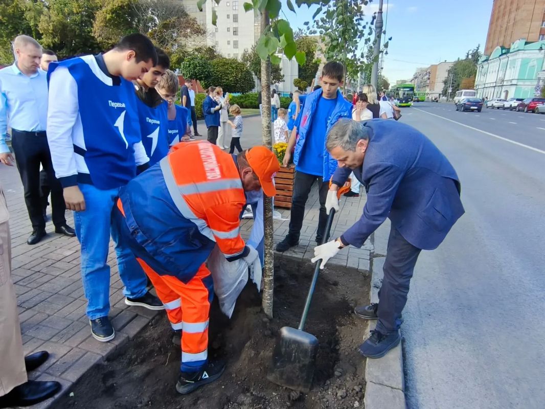В Курске продолжают благоустраивать улицу Ленина В Курске продолжают благоустраивать улицу Ленина