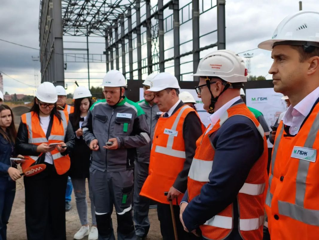 Губернатор проинспектировал строительство завода по производству горячебрикетированного железа в Железногорске Губернатор проинспектировал строительство завода по производству горячебрикетированного железа в Железногорске