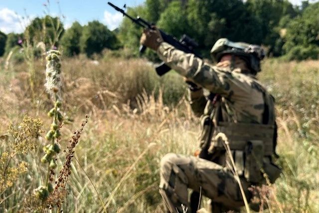 Росгвардейцы сбивают украинские БПЛА в Курской области Росгвардейцы сбивают украинские БПЛА в Курской области