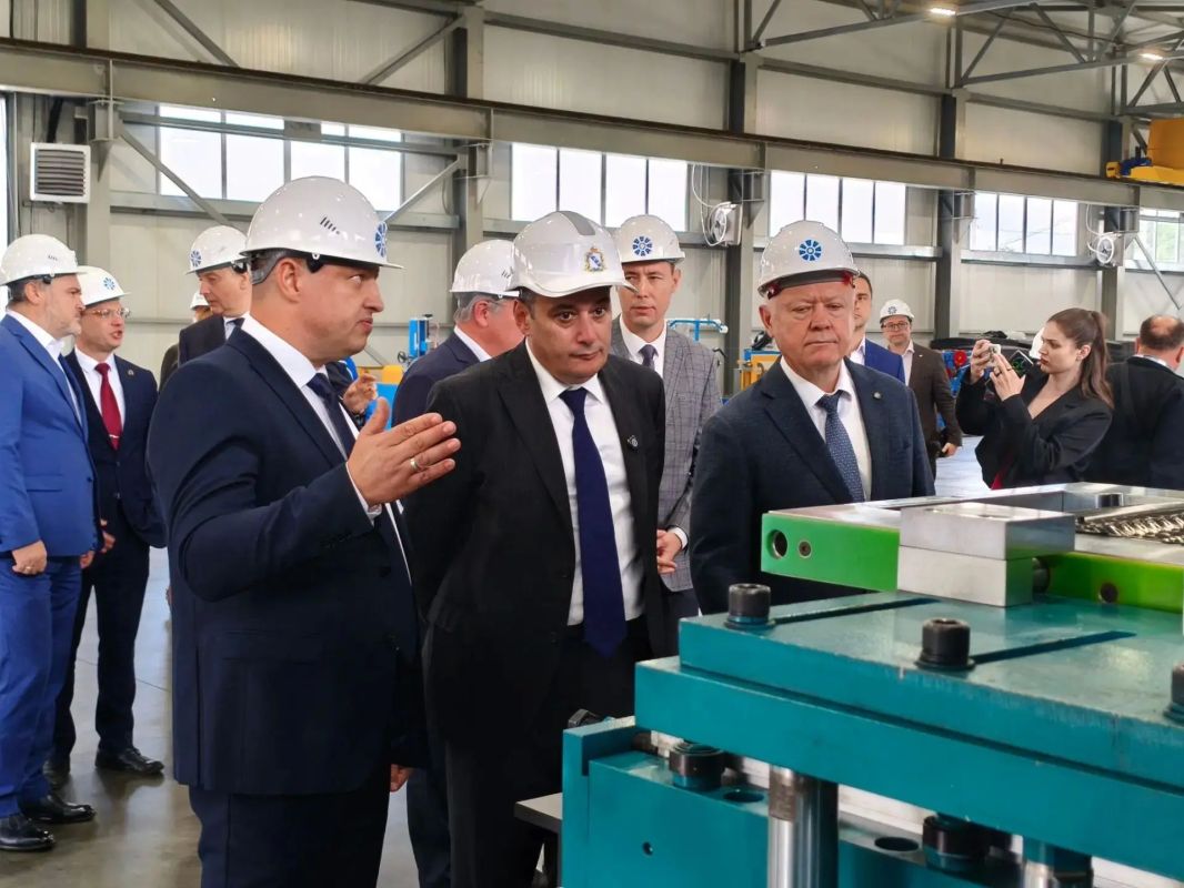 Губернатор Курской области Александр Хинштейн открыл завод по производству резинотехнических изделий в Железногорске Губернатор Курской области Александр Хинштейн открыл завод по производству резинотехнических изделий в Железногорске