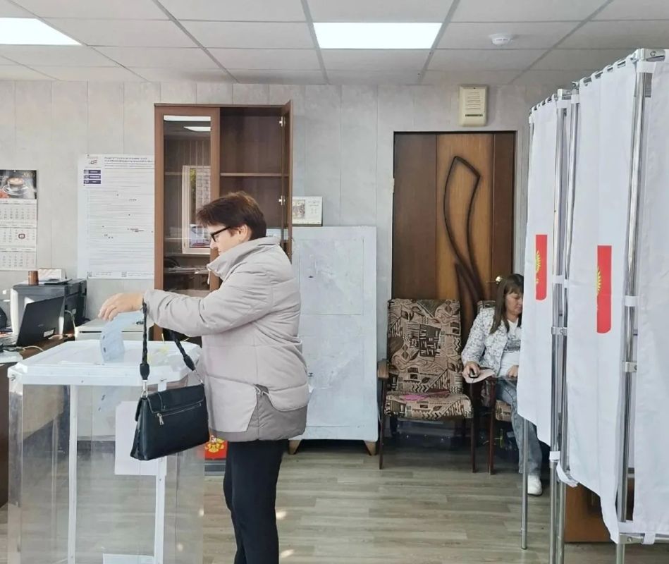 За голосованием следят общественные наблюдатели За голосованием следят общественные наблюдатели