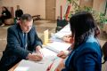 Сегодняшний рабочий день губернатор Курской области Александр Хинштейн начал с похода на избирательный участок