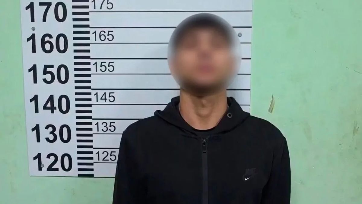 Полицейские задержали молодого человека, сломавшего видеокамеру в подземном переходе в Курске Полицейские задержали молодого человека, сломавшего видеокамеру в подземном переходе в Курске