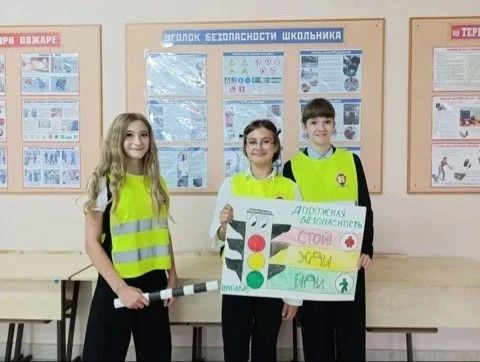Каждый мальчишка и каждая девчонка должны знать: что такое "зебра" и зачем ее рисуют на дороге; как правильно переходить дорогу; Каждый мальчишка и каждая девчонка должны знать: что такое "зебра" и зачем ее рисуют на дороге; как правильно переходить дорогу;