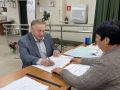 Одним из первых проголосовал заместитель председателя Курской областной Думы Александр Кичигин: