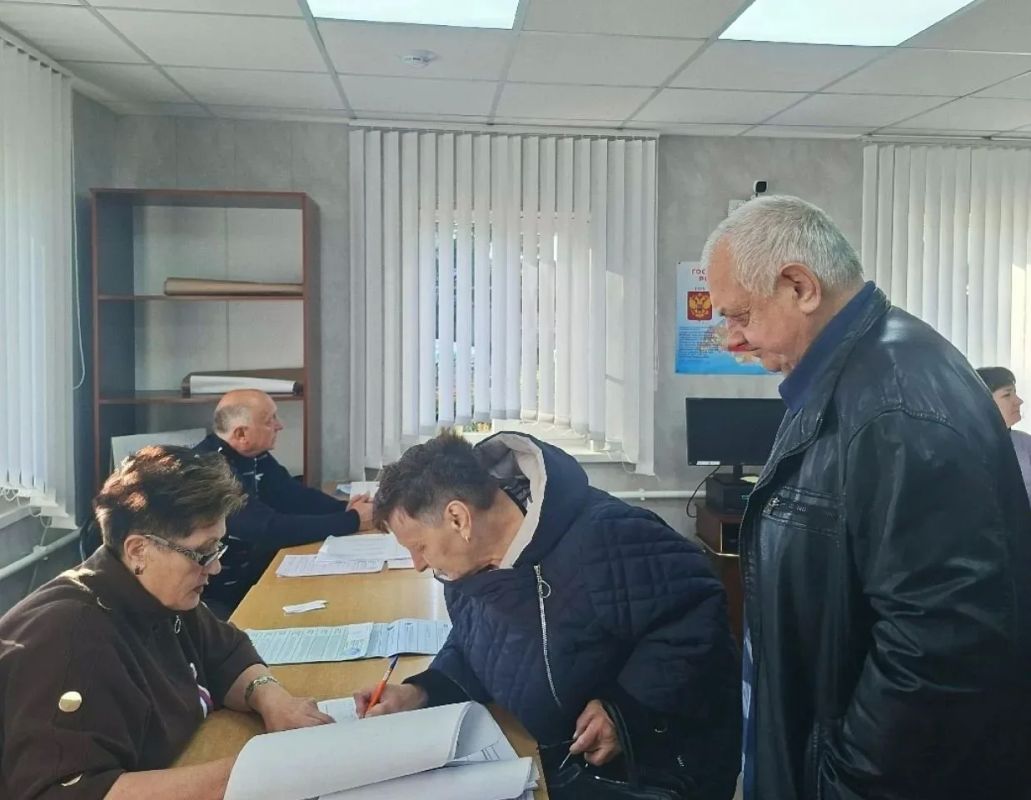 За голосованием следят общественные наблюдатели За голосованием следят общественные наблюдатели